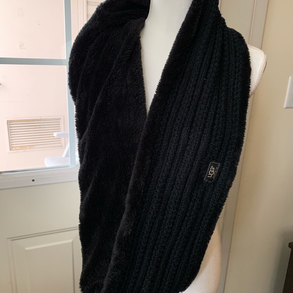 SOLD SOLD SOLD: Ugg Scarf - Picture 2 of 6